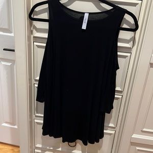 Women’s black size M JOLIE cold shoulder 3/4 length sleeve shirt